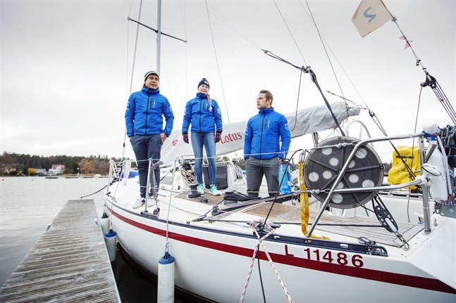 Michael Wahlroos, Nina Korpisaari och Christian Sundman har seglat klart i Vasa skärgård för den här säsongen. Nu väntar en seglats över Atlanten.