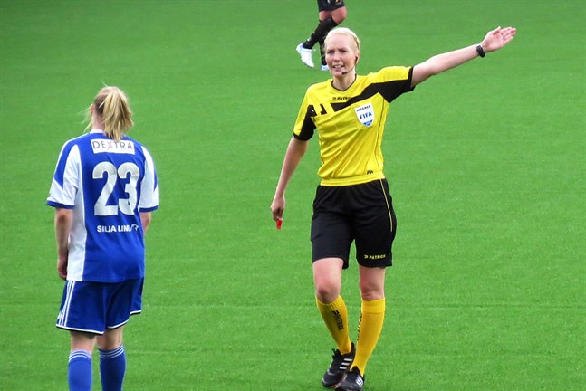Lina Lehtovaara dömer damernas final i mästarligan.