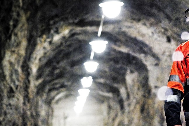 Uusikarleby Tank Storage motsätter sig inte själva uppsägningen men nog att tillstånden för verksamheten i Kanäs överförs på staden utan att staden i sin tur betalar ut ersättningar till det uppsagda bolaget.