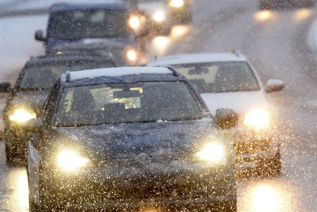 Snöslasket ställde till det i Jakobstadsregionen under fredagsmorgonen.