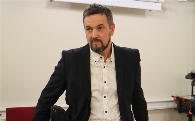 Även Kronoby kommun samarbetsförhandlar, enligt tf kommundirektör Ulf Stenman kommer man i förhandlingarna även klargöra vilken verksamhet som upphört helt och vilken som omorganiserats.