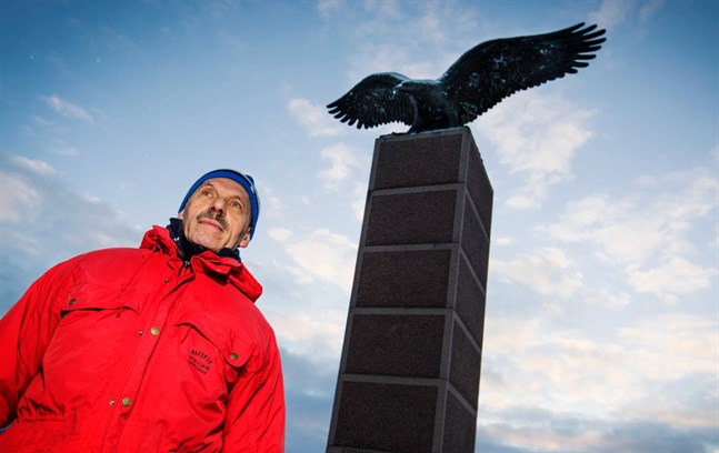 Henrik Fågelbärj har guidat turister i femtiotre år i Vasa och Korsholm. Postcorona tror han på en mera hållbar turism.