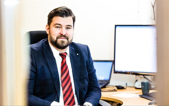 Michael Östman sitter i centralvalnämnden i Jakobstad.