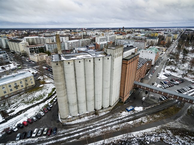 Silorna väntar på att rivas.