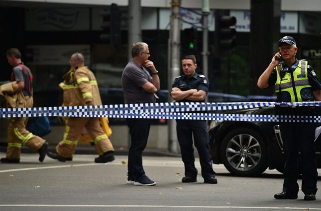 Minst tre personer har dött och uppemot 20 har skadats sedan en personbil kört in i en folkmassa i Australien.