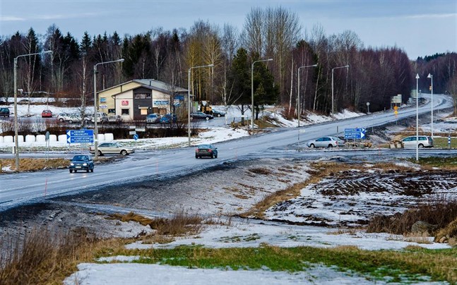 En underfart för fotgängare och cyklister borde planeras under riksväg 13 i Murick samt en cykelväg längs Backändavägen.