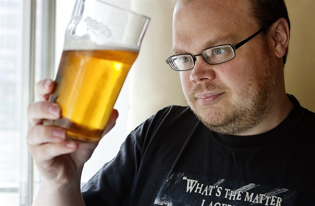 Patrik Willför börjar brygga öl på Replot.