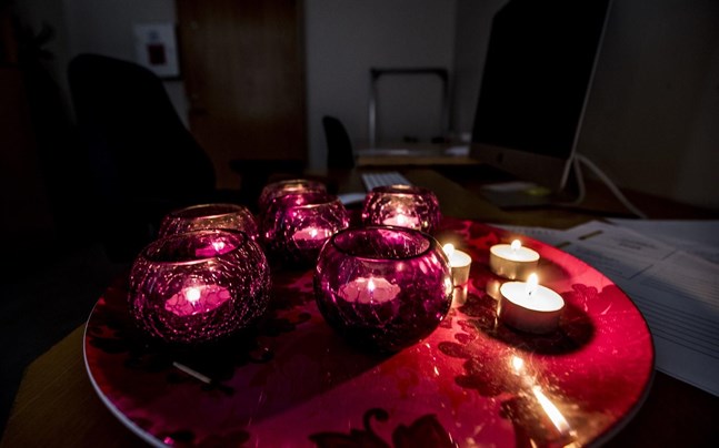 Släck lamporna. Tänd några ljus och ät klimatsmart mat då det är Earth Hour (jordtimmen) ger matexpert Mari Koistinen på WWF i Finland som tips.