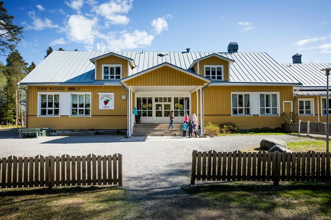 Kuni daghem som finns vid den före detta skolans gavel är en av de daghem som kan hotas med nedläggning om bildningen inte får mer pengar.