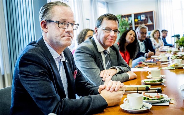 Anders Ågren, förste vice ordförande och kommunalråd i Umeå, är
övertygad om en fast förbindelse skulle gynna både länderna.