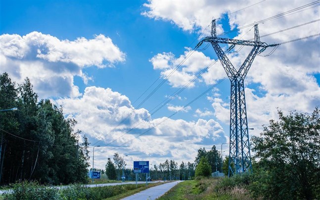 Åskvädret under måndagskvällen orsakade ett strömavbrott som varade över en timme. Här började allt – på Alholmens elstation.