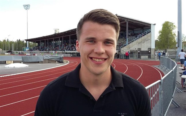 Simon Skrabb har tålmodigt fått vänta på att drömtransfern till Serie A ska verkställas.