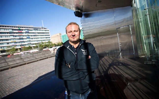 Max Jansson väntar på tydligare direktiv om hur sommaren blir. Det är svårt att börja marknadsföra regionen innan man vet om folk får börja resa igen.