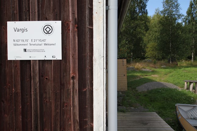 Vargis ödestuga i Panike hör till de utflyktsmål som Forststyrelsen stängde tidigare i vår på grund av coronaviruset. Den 1 juni öppnas stugan igen.