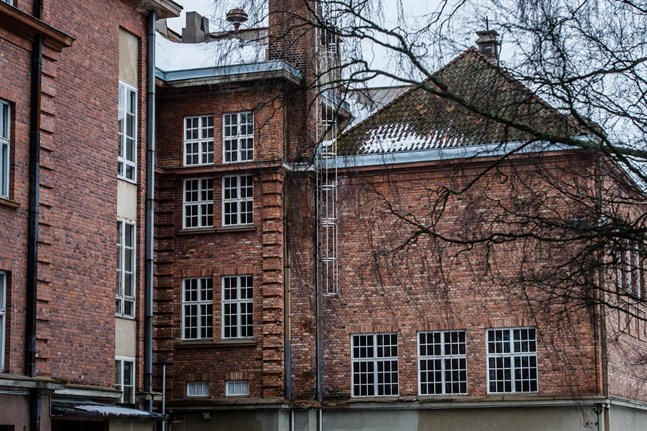 Ristikari skolfastighet auktioneras ut på huutokaupat.com.