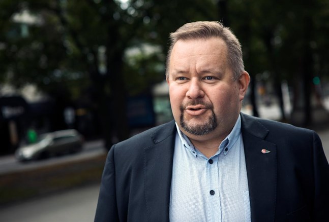 Niklas Iso-aho är vd för Oravais Trafik.