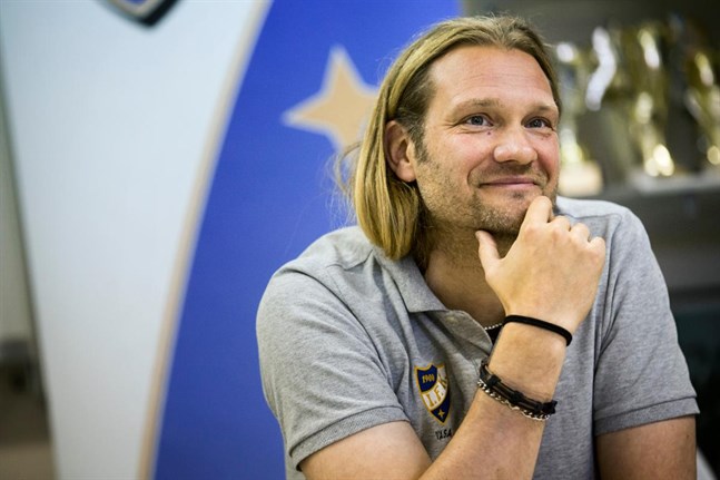 Max Peltonen är tränare för Vasa IFK:s representationslag och föreningens A-juniorer.
