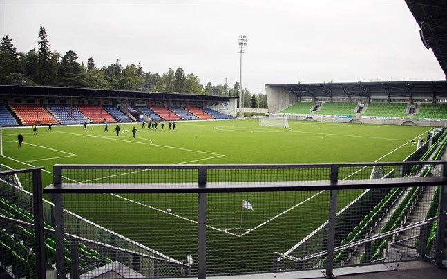 Sandviksstadions gamla träläktare är i användningsförbud sedan en månad.