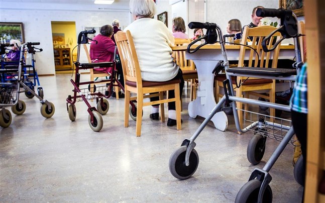 Att bevaka seniorernas rättigheter och att äldreomsorgen fungerar bra är viktiga uppgifter för den nya äldreombudsmannen.