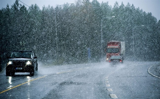 Snöslask och minusgrader kan ställa till det på vägarna i Österbotten.