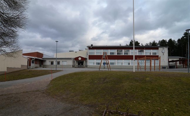 Ytteresse skola har i nuläget 184 elever, om fem år beräknas de vara 121 elever. Men i nuläget har de som bor i Storgjuto i Ytteresse inte sin närskola i egna byn, utan i Bäckby.