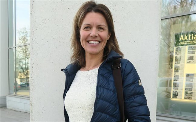 Jeanette Szymanski driver hon sitt eget företag, föreläser och coachar bland annat kring personlig utveckling, kommunikation och relationer.