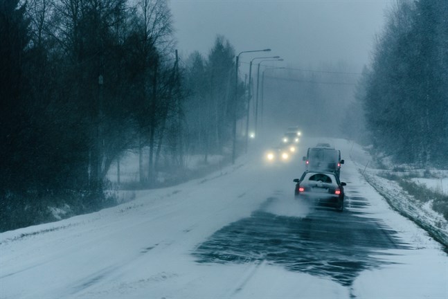 Otaliga gånger steg vi upp klockan 03 och körde uttröttade i rykande snöstorm land och rike runt med barn utan bälten i bilen, skriver Markus Karlsson.