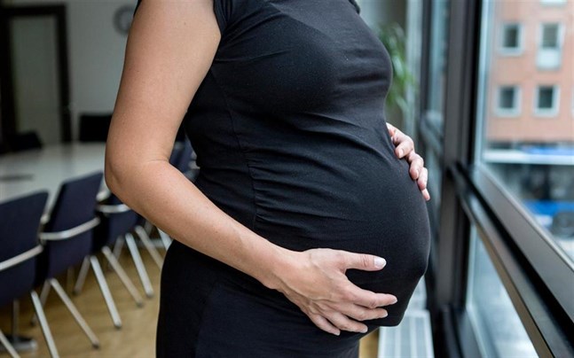 De två mRNA-vacciner mot covid-19 som är godkända i Sverige resulterade i ett robust immunsvar hos gravida, ammande kvinnor samt deras barn.