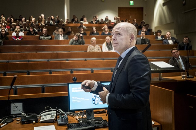 Ledande överläkaren Petri Bono från Helsingfors universitets centralsjukhus tror inte att cancervården vid Vasa centralsjukhus kommer att påverkas i någon större utsträckning av de pågående reformerna.