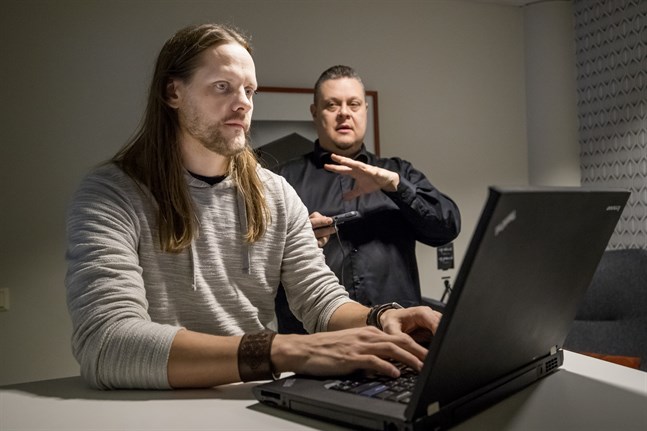 Mikael Norrgård och Thomas Finholm står bakom spelföretaget Gamephase, som utvecklat retrospelet Thy Sword.