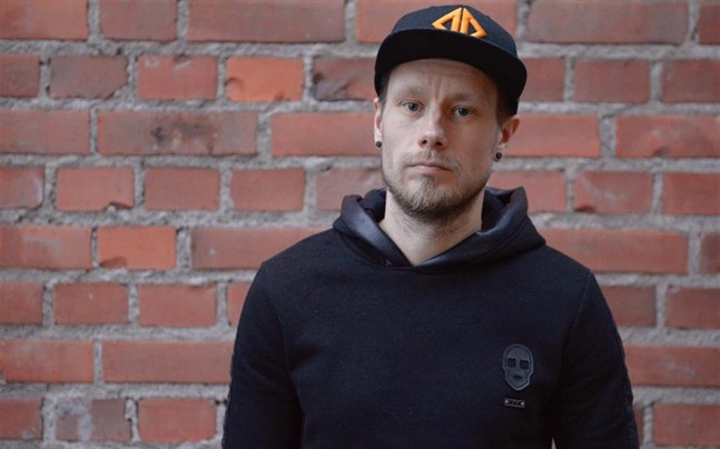 Jonas Kuhlberg från Jakobstad och basist i rockbandet One Desire.