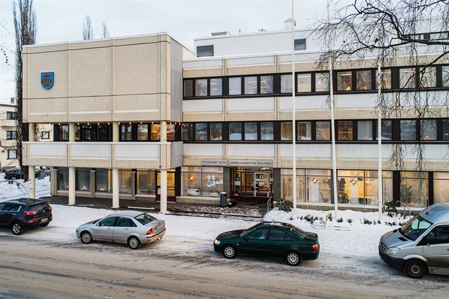 Nykarleby stad anställer ny kommunikationssekreterare.