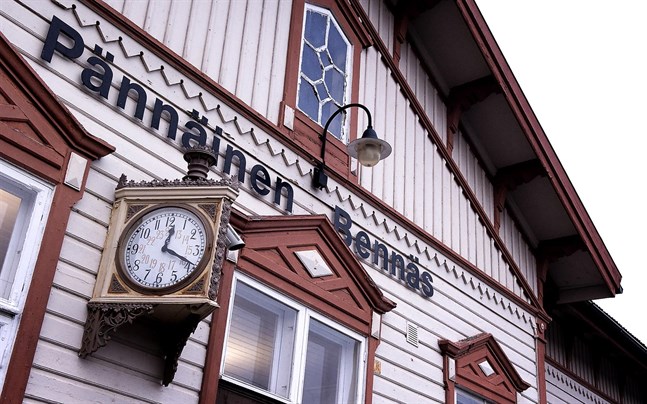 Bennäs station - Pännäisten junaasema