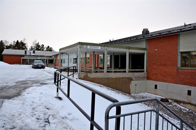Eleverna i årskurs 8 och 9 verkar må sämre. Fler röker och fler har prövat droger, medan färre dricker alkohol.