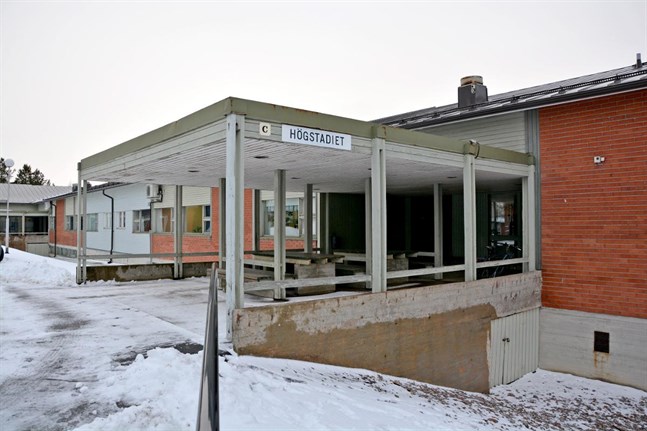 Från måndag och tre veckor framåt väntar distansundervisning för eleverna i högstadieskolorna.