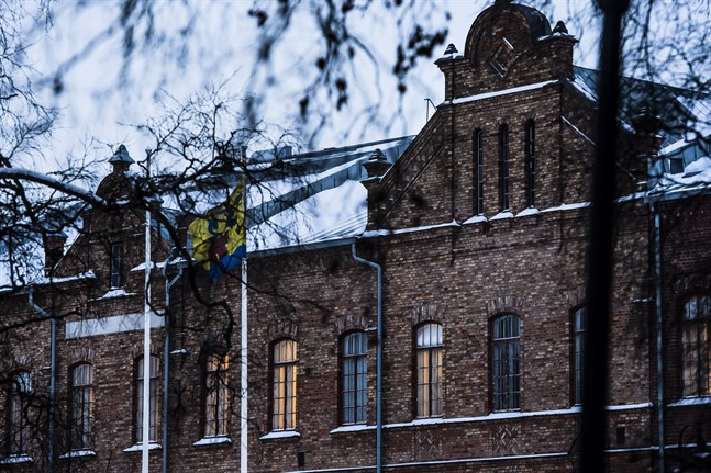 "Nu hoppas vi att de som flyttat bort från Jakobstad ska berätta varför de har flyttat", säger stadssekreterare Milla Kallioinen i ett pressmeddelande.