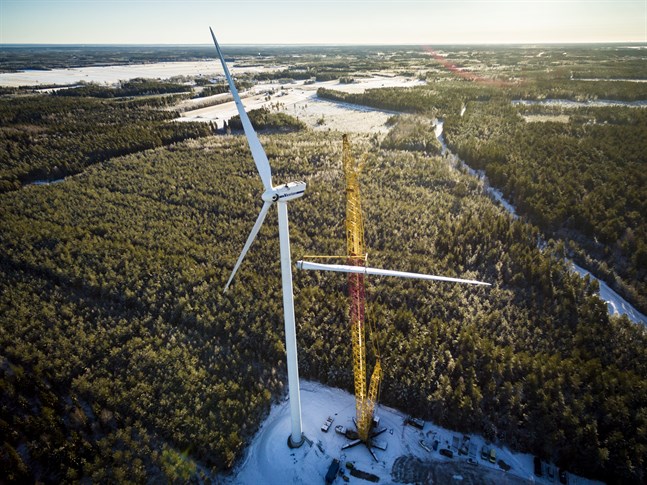 De två vindkraftverken i Harrström är de enda i Korsnäs just nu, men planläggning av nya vindkraftsområden pågår.
