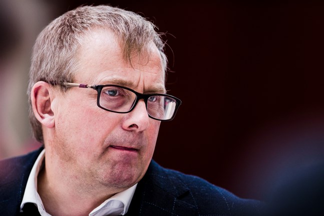 Greger Forsblom (SFP) har engagerat sig mycket i utbyggnadsfrågan, bland annat i social- och hälsovårdsnämnden och genom inlämnandet av en motion i Pedersöre kommunfullmäktige. Han är besviken över resultatet från välfärdsområdesstyrelsen.