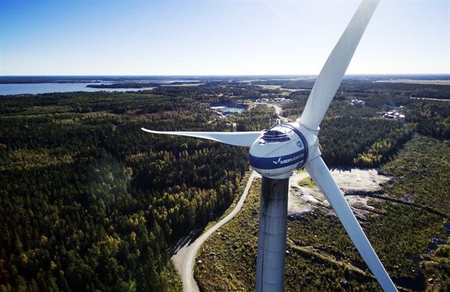 Vindkrafterverket på Öjen i Sundom stör en del som bor i närheten. Byggnads- och miljönämnden vill åtgärda problemet.