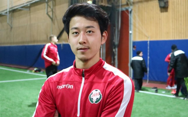 Den japanska mittfältaren Kazukin Takahashi är klar för Jaro.