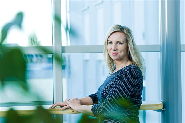 Enligt Paula Erkkilä, direktör vid Österbottens handelskammare, har kampanjen #anställunga bara vuxit de senaste tre åren. I år är den större än någonsin.
