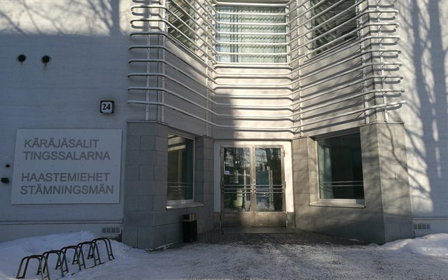 Österbottens tingsrätt i Karleby.