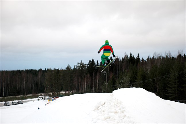 Snart kan utförsåkarna inta slalombackarna på Bötombergen. Arkivbild från 2015.