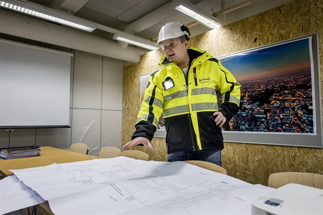 Nycons vd Håkan Nyman hoppas att arbetet med Järnvägstorget får ny fart efter semestrarna.