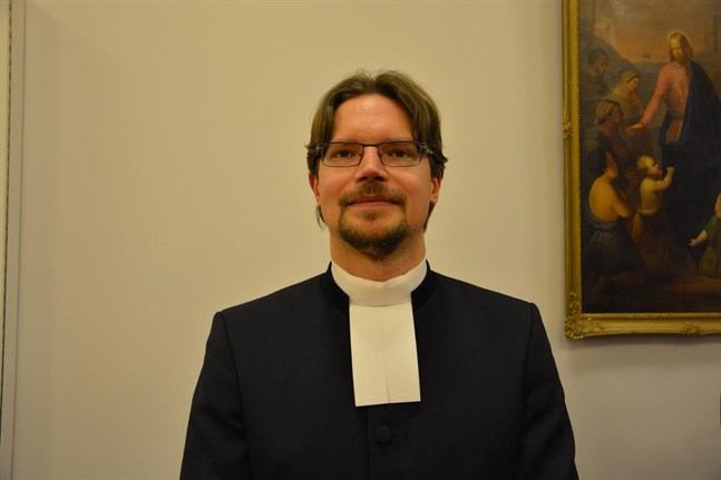 Daniel Norrback medger att kollegan Markus Enström uttryckte sig väl kraftfullt om homosexuella. Domkapitlet ska granska uttalandena.