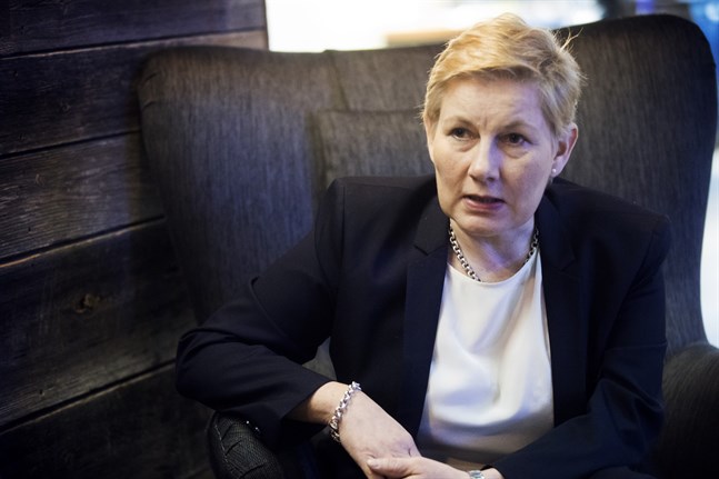 Nina Pärssinen är en erfaren arbetsmarknadsjurist som anser att Skogsindustrin har mest nytta av ett förbundsvis arbetsmarknadsavtal.