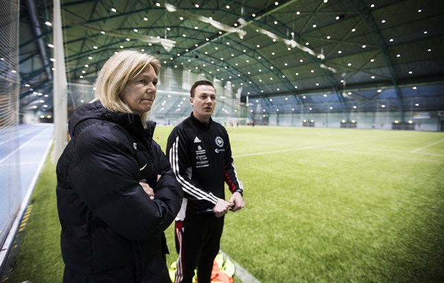 Marko Uusitalo, här tillsammans med förbundskaptenen för Finlands damlandslag, Anna Signeul.