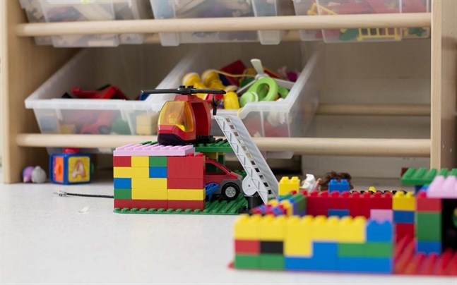 Skulle våra småttingar själva få bestämma, över vad de mest av allt skulle önska sig, så inte är det pedagogisk uppfostran det första de skulle komma på, skriver Lars Forsén.