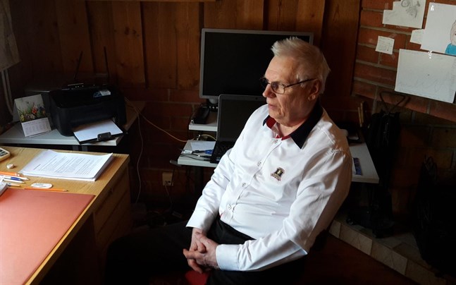 Roger Bergström vill att Korsnäs ser på helheten innan man planerar åtgärder vid en enskild skola.