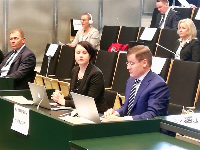 Försvarsadvokat Kaarle Gummerus klient Abderrahman Bouanane ville inte närvara i rättssalen på måndagen. Bilden är från huvudförhandlingens första dag.
